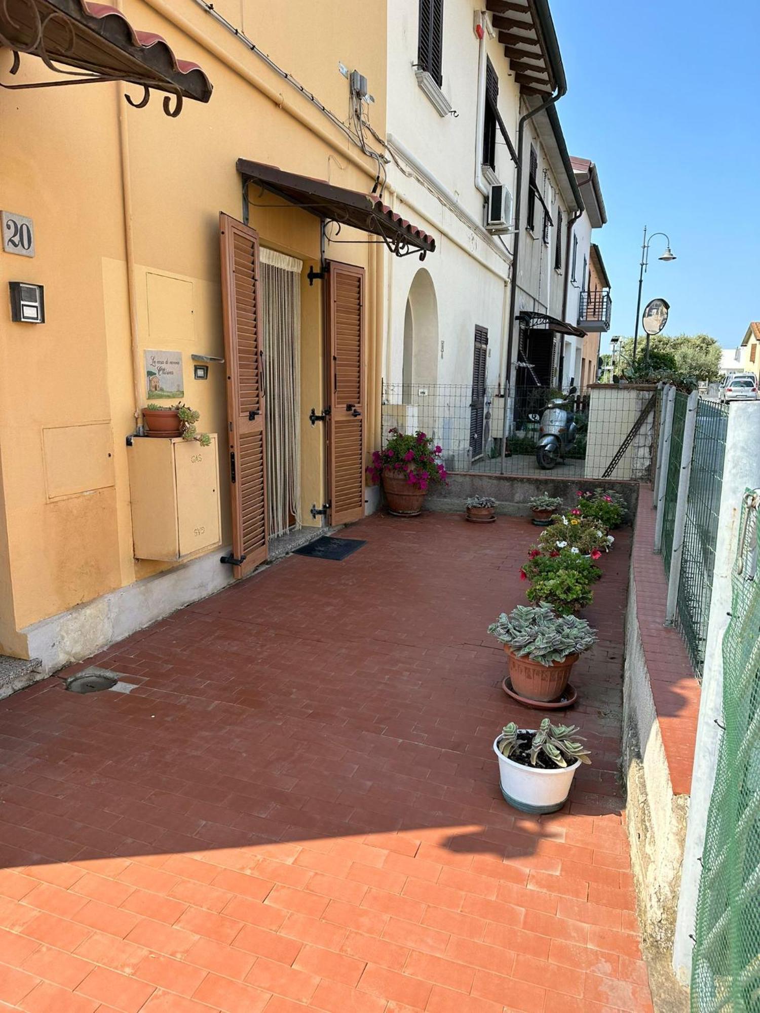 La Casa Di Nonna Ottorina Appartement Venturina Terme Buitenkant foto